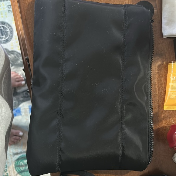 Cosmetic puffer pouch - Picture 5 of 5